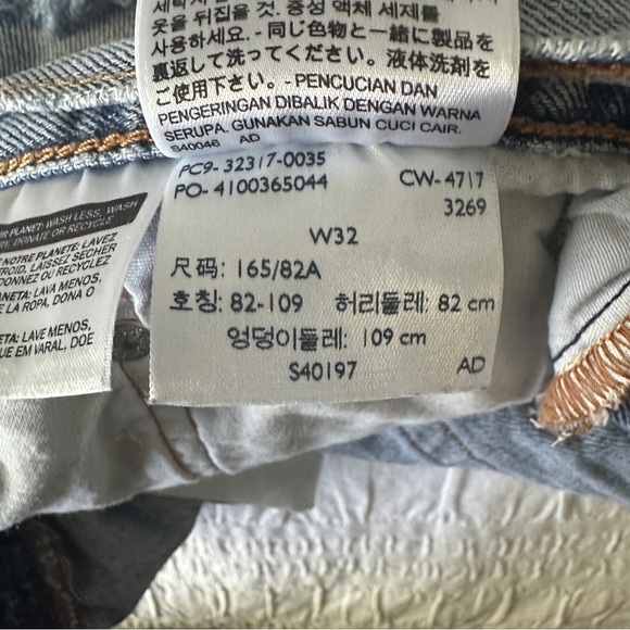 Levi’s Shorts - Picture 2 of 3